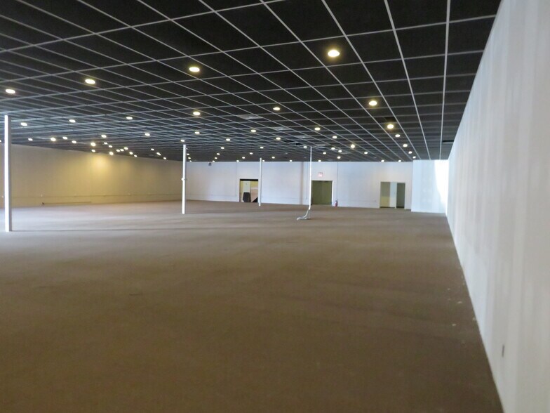 More Photos Of 110 E Waverly St, Morris Unknown For Lease