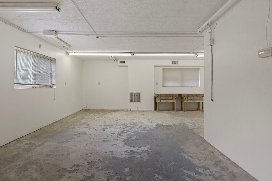 More Photos Of 377 Highway 40 W, Inglis Flex For Lease