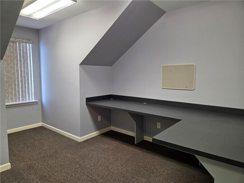 More Photos Of 1065 Muller Pky, Westwego Office For Sale