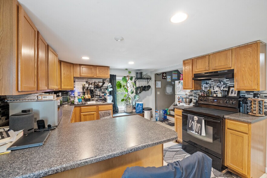 More Photos Of 536 Main St, Farmington Apartments For Sale