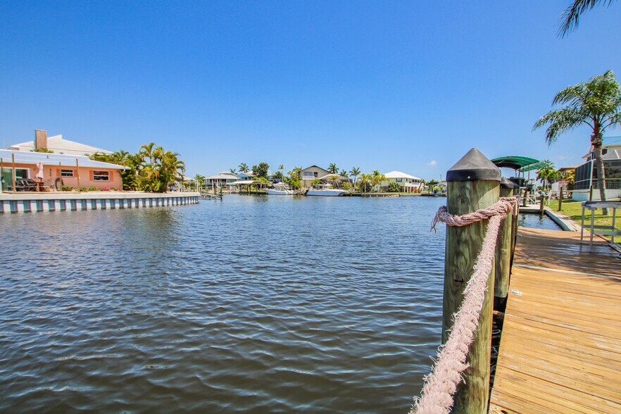 More Photos Of 3226 Stringfellow Rd, Saint James City Apartments For Sale