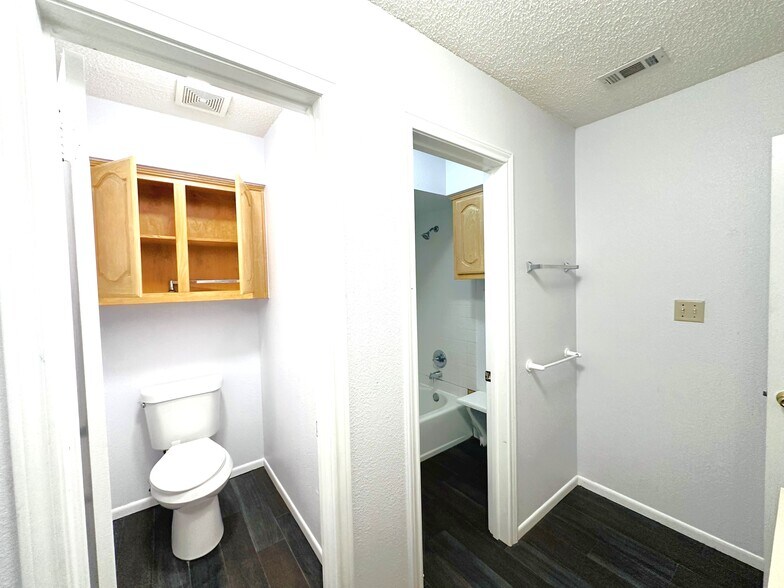 More Photos Of 722 E Wheatland Rd, Duncanville Office For Sale