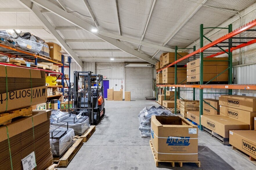 More Photos Of 101 John Kelly St, Burnet Industrial For Sale