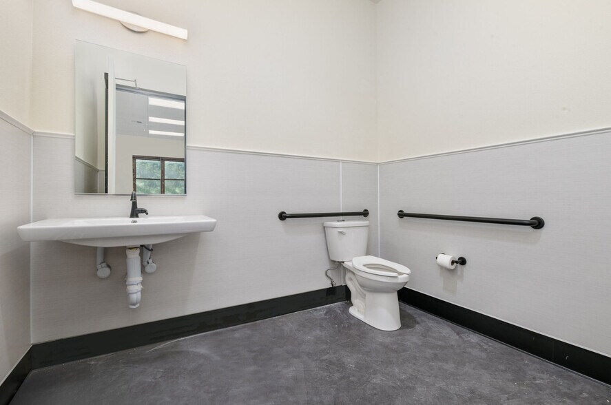 More Photos Of 351-356 Providence Mine Rd, Nevada City Medical For Lease