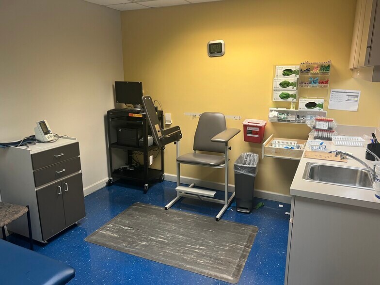 More Photos Of 3355 Burns Rd, Palm Beach Gardens Medical For Lease