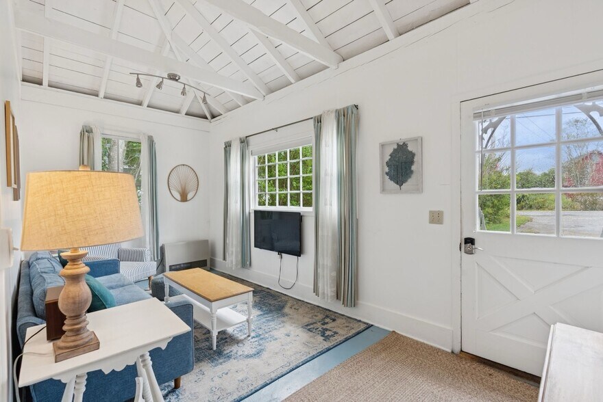 More Photos Of 201 Snowball Hill Rd, New Harbor Hotel For Sale