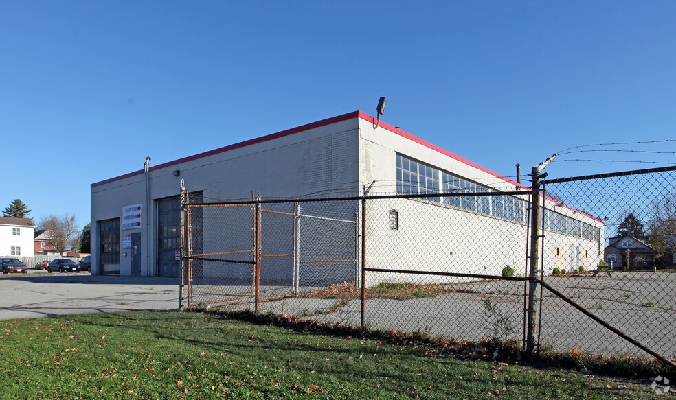 More Photos Of 188 Park Rd S, Oshawa Service For Sale