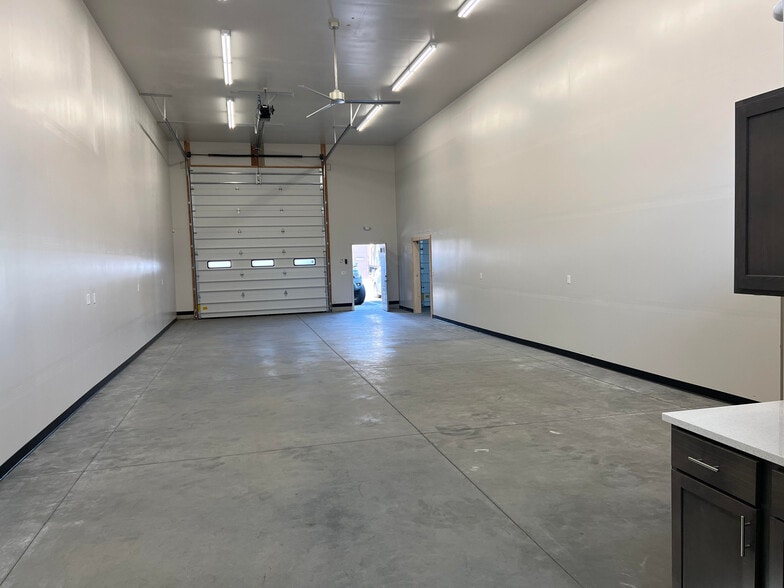 More Photos Of 388 Larkspur St, Ponderay Specialty For Lease