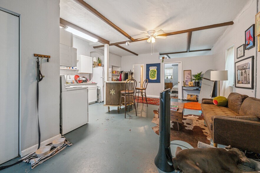 More Photos Of 315-317 Castle St, Wilmington General Retail For Sale