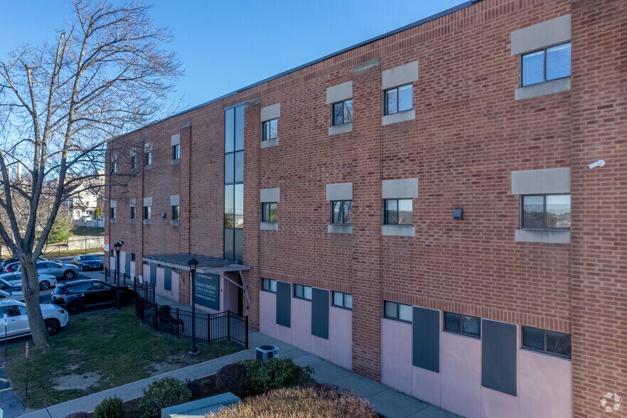 More Photos Of 100 Highland Ave, Providence Medical For Lease