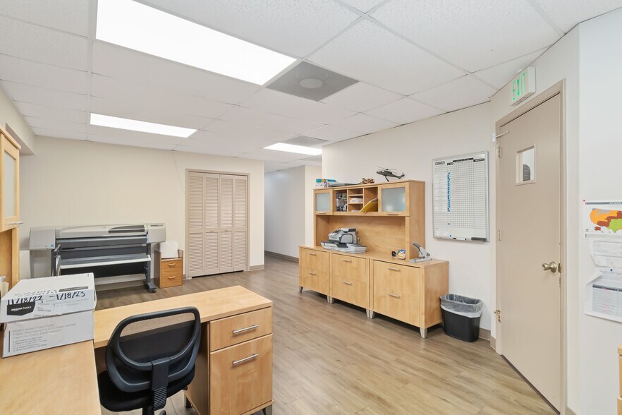 More Photos Of 1076 Florida Central Pky, Longwood Warehouse For Lease