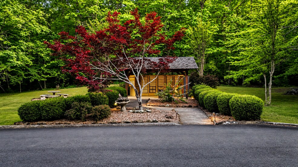 More Photos Of 267 Stinson Dr, Clinton Specialty For Sale