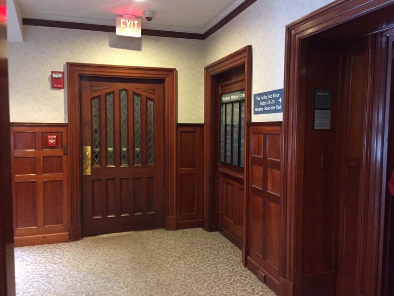 More Photos Of 19 Woodland St, Hartford Office For Sale