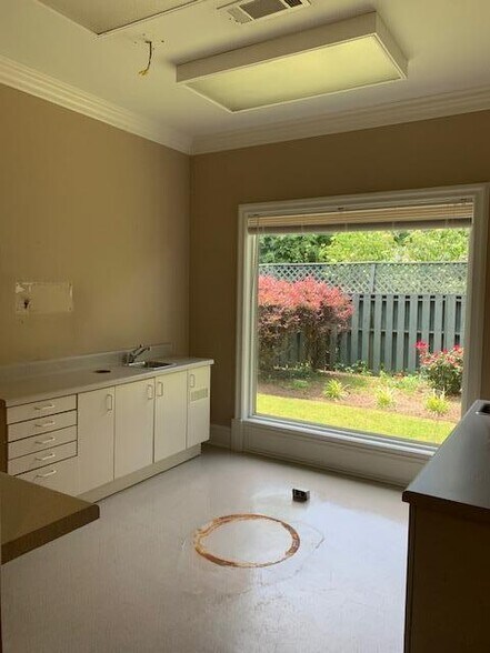 More Photos Of 1565 S Main St, Greenville Medical For Sale