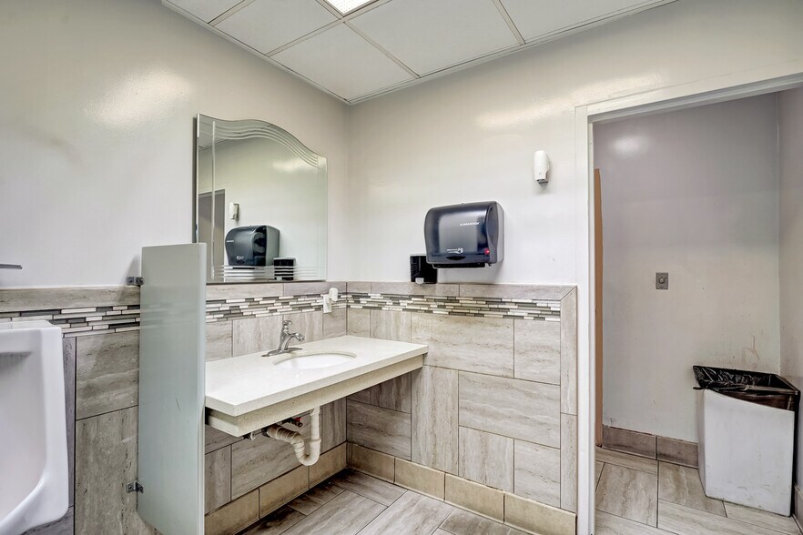 More Photos Of 8780 Valley Blvd, Rosemead Office For Lease