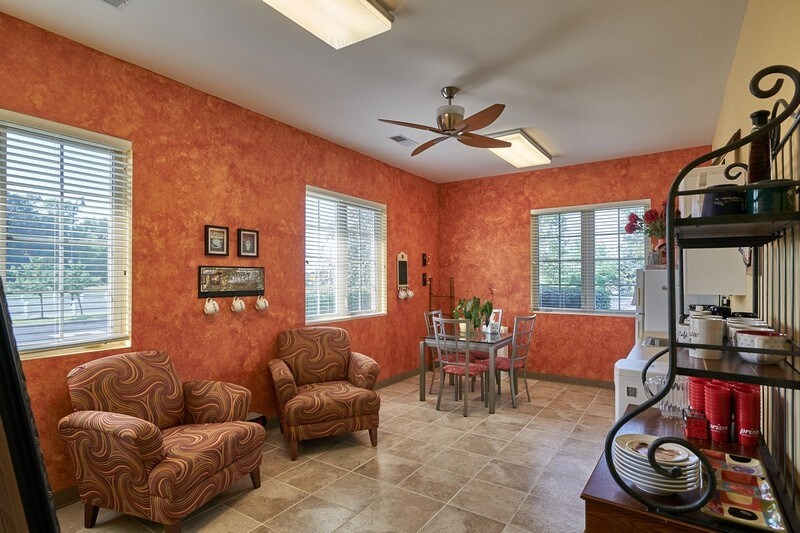 More Photos Of 5031 Forest Dr, New Albany Medical For Sale