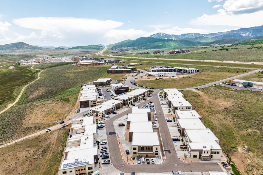 More Photos Of 4554 Forestdale Dr, Park City Light Manufacturing For Sale