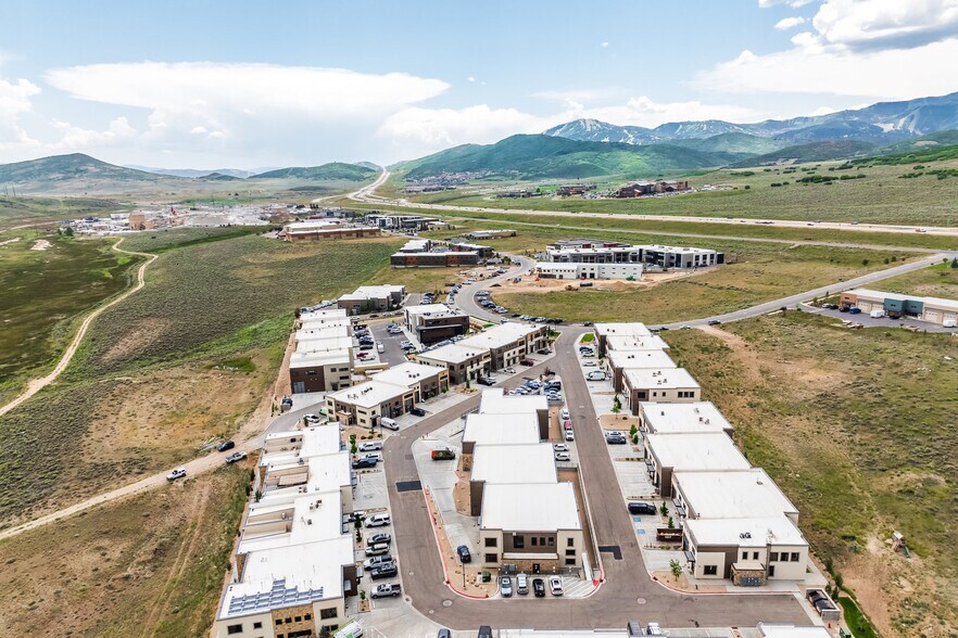 More Photos Of 4554 Forestdale Dr, Park City Light Manufacturing For Sale