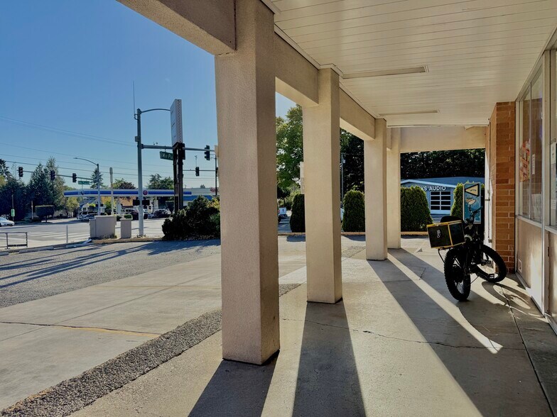 More Photos Of 2900 E Mill Plain Blvd, Vancouver Freestanding For Lease