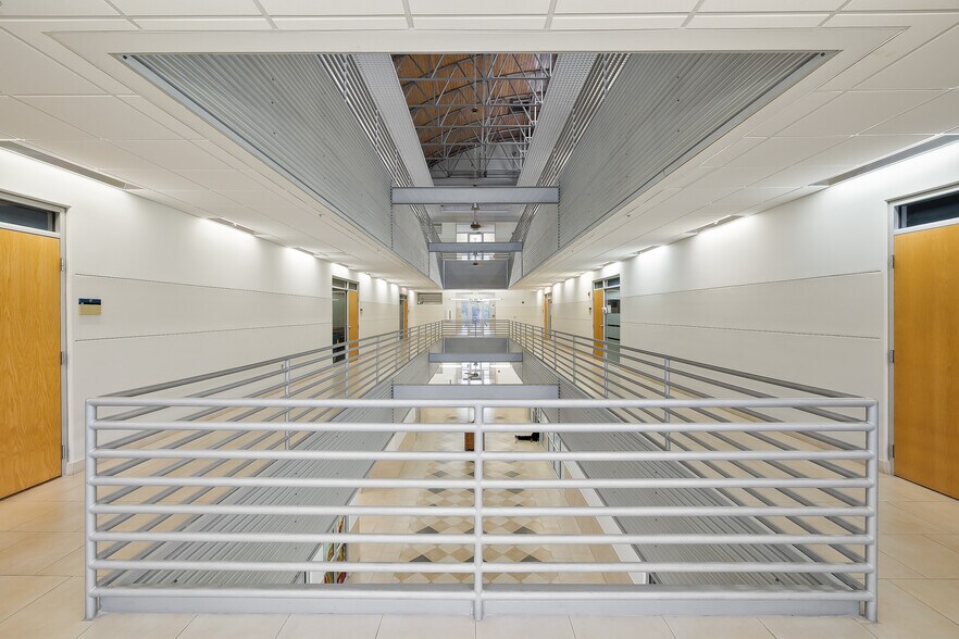 More Photos Of 7017 N 10th St, McAllen General Retail For Lease