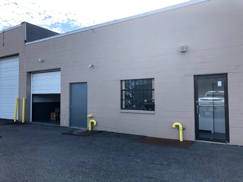 More Photos Of 599-601 Albany Ave, Amityville Warehouse For Lease