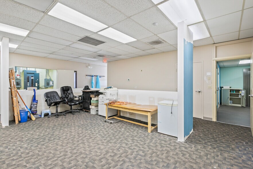 More Photos Of 6545 Normandy Blvd, Jacksonville Storefront Retail Office For Lease