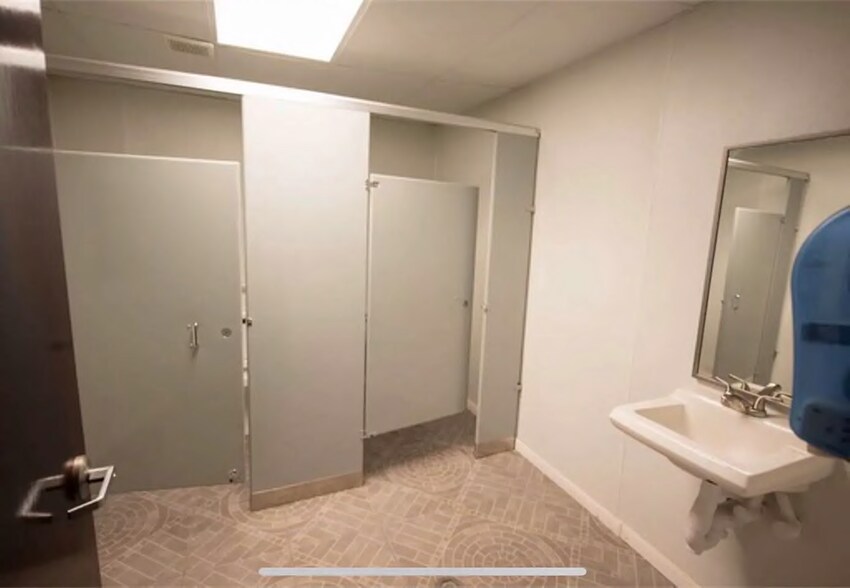 More Photos Of 6555 Navigation Blvd, Houston Warehouse For Lease