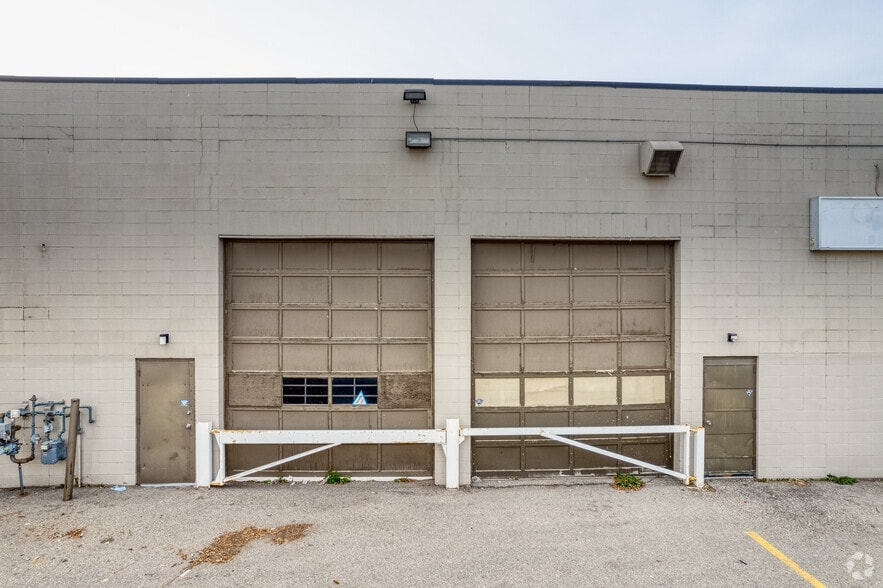 More Photos Of 1830 52nd St SE, Calgary Showroom For Lease