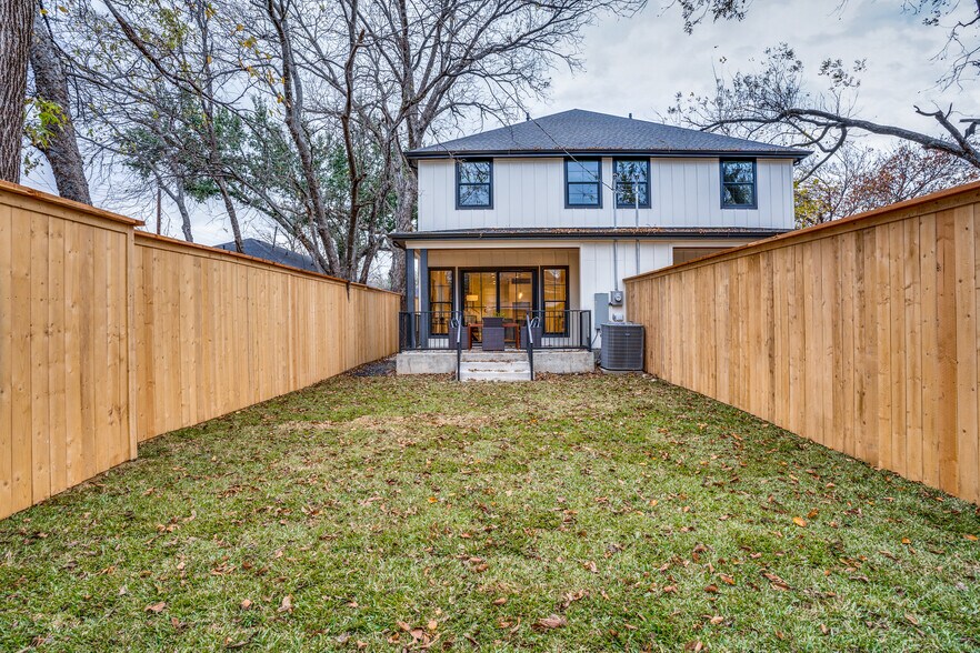 More Photos Of 421/423 Wayne, Dallas Apartments For Sale