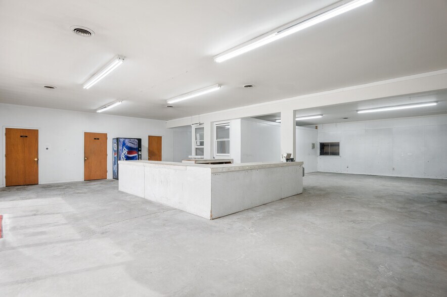 More Photos Of 1197 Piney Green Rd, Jacksonville Auto Repair For Lease