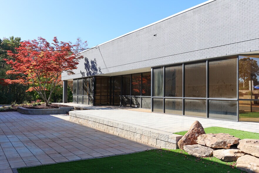 More Photos Of 7500 E Independence Blvd, Charlotte Unknown For Lease