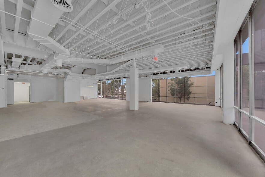 More Photos Of 4667 MacArthur Blvd, Newport Beach Office For Lease