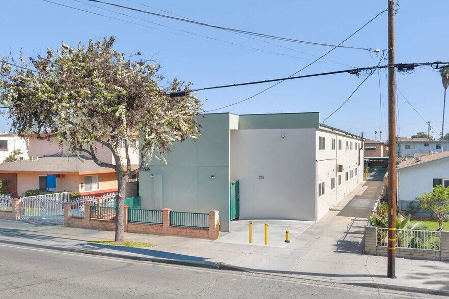 Primary Photo Of 6522 Bear Ave, Bell Apartments For Sale