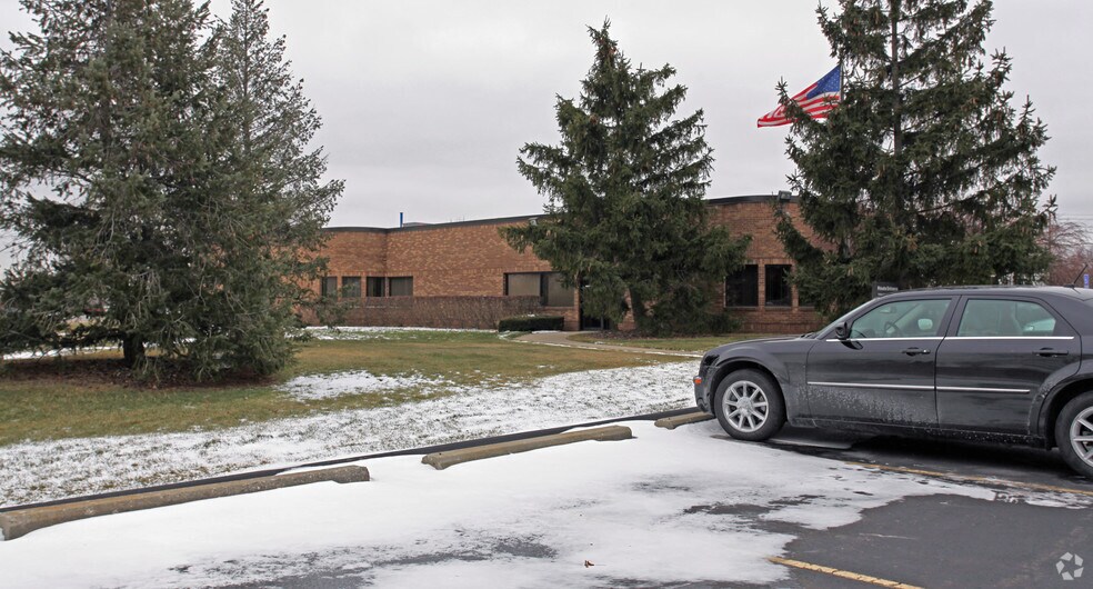 More Photos Of 2111 Walter P Reuther Dr, Warren Light Manufacturing For Lease