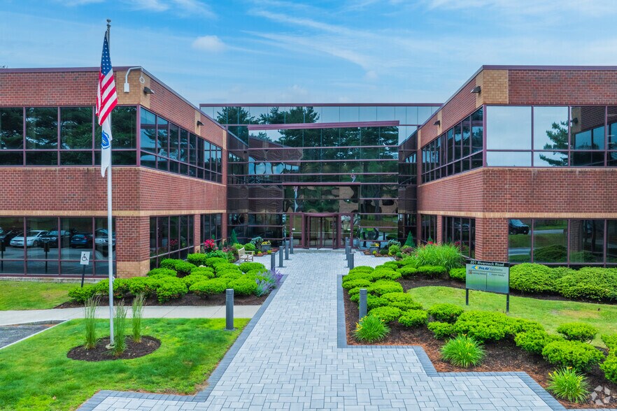 More Photos Of 201 Riverneck Rd, Chelmsford Office For Lease