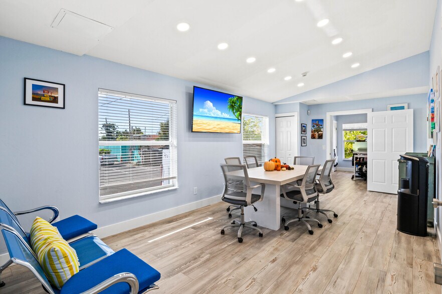 More Photos Of 4574 Pine Island Rd NW, Matlacha Office For Sale