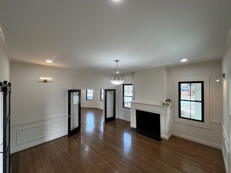 More Photos Of 700 Arlington Ave, Greenville Office For Sale
