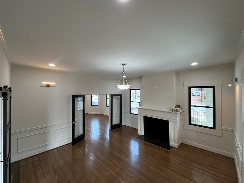 More Photos Of 700 Arlington Ave, Greenville Office For Sale