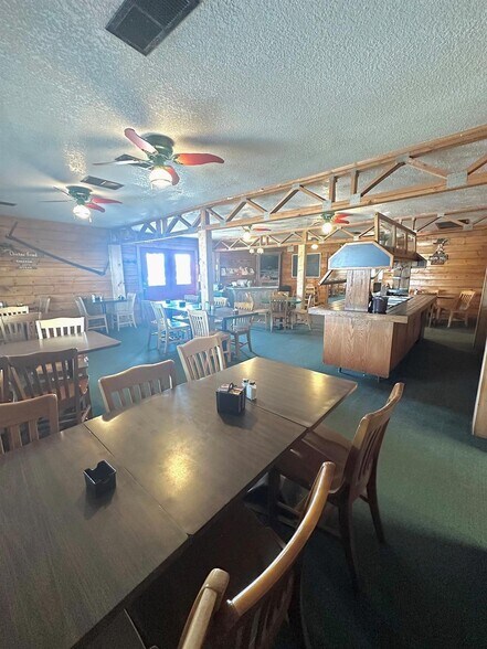More Photos Of 899 E Lennon Dr, Emory Restaurant For Sale