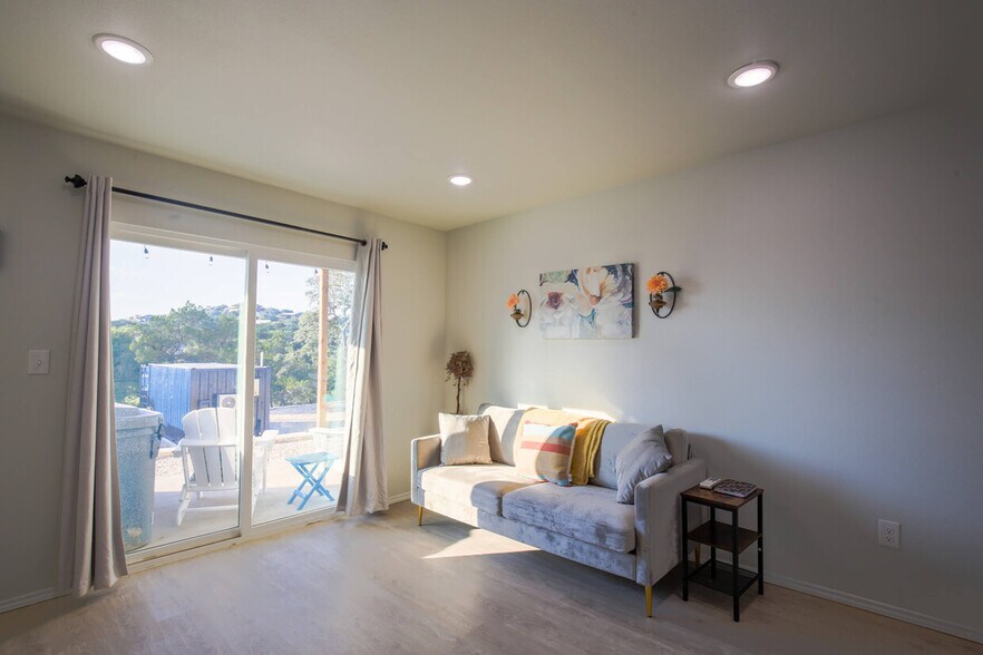 More Photos Of 420 Simon Crest, Canyon Lake Hospitality For Sale