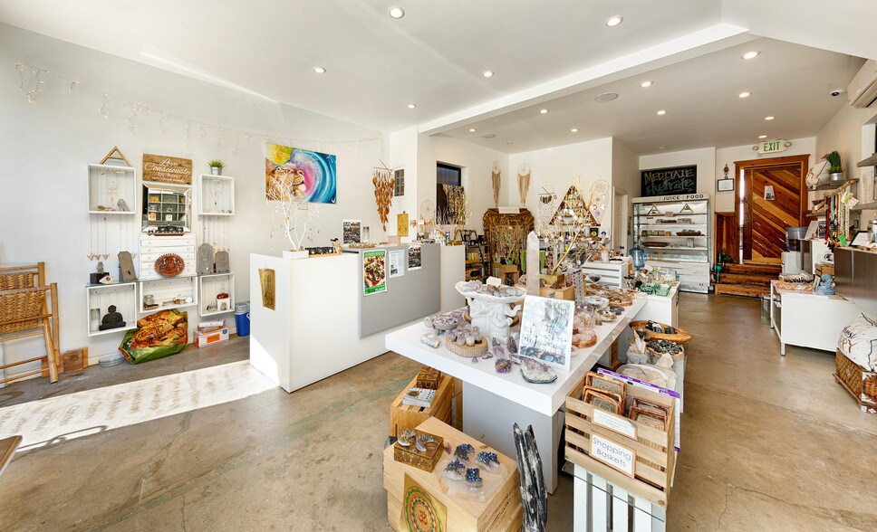 More Photos Of 417-421 Rose Ave, Venice Storefront Retail Residential For Sale