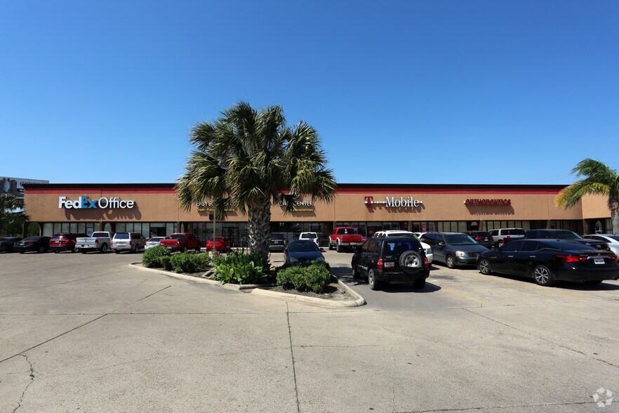 Primary Photo Of 1100 N 77 Expy, Brownsville Unknown For Lease