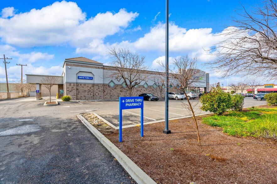 More Photos Of 707 W Lacey Blvd, Hanford General Retail For Sale