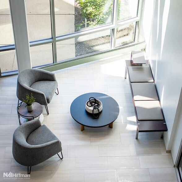 More Photos Of 535 E Diehl Rd, Naperville Office For Lease