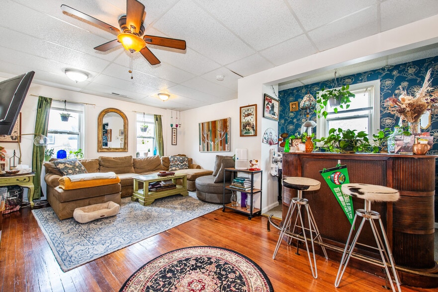 More Photos Of 439 Broad St, Bloomfield Restaurant For Sale