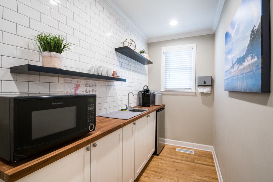 More Photos Of 451 Folly Rd, Charleston Office Residential For Lease