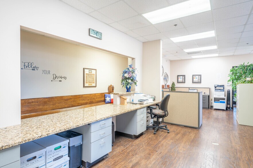 More Photos Of 1444 N Central Expy, McKinney Office For Sale