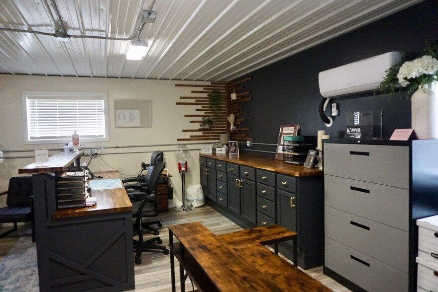 More Photos Of 301 W Emmitt Ave, Waverly Storefront For Sale