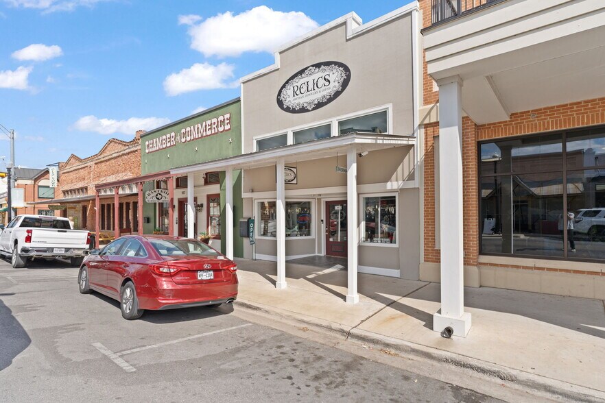 More Photos Of 925 Main St, Bastrop Office Residential For Sale