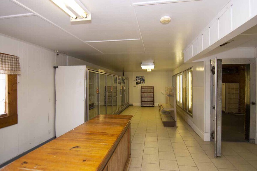 More Photos Of 4830 Highland Trl, Alderson General Retail For Sale